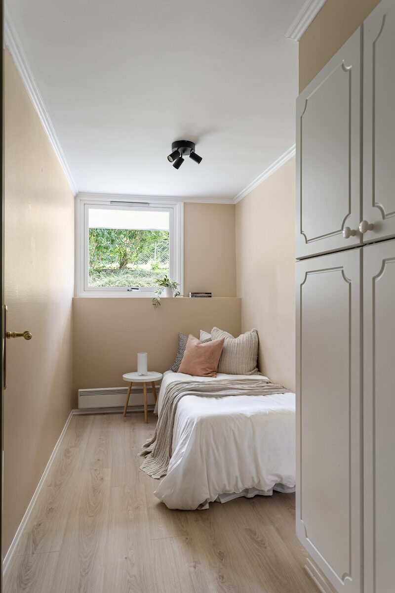 A bedroom with a bed and a closet